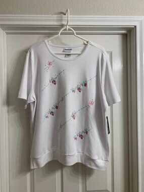 BonWorth Brand Women's White Blouse with Floral Design, Size XL (NWT)